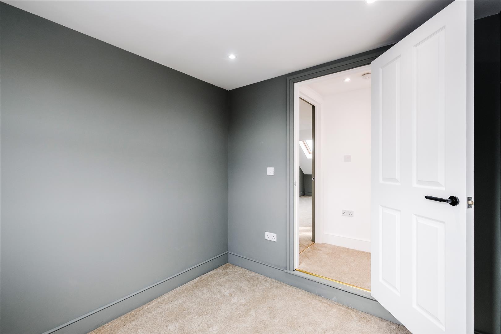 Property Image 74ad8210-019d-4f1a-aa32-100f147701bd
