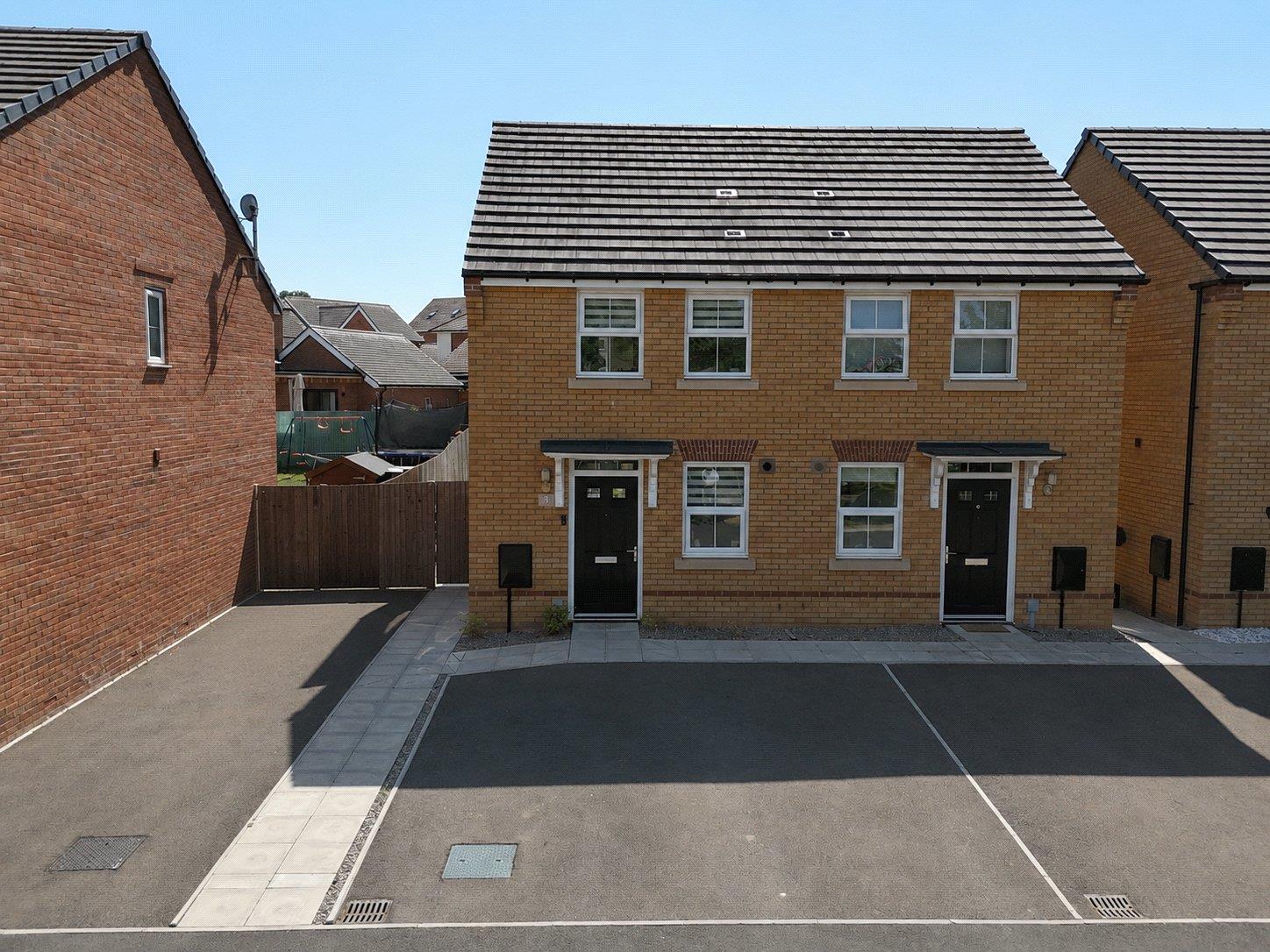 Property Image 74fa6bb4-a5bb-478a-8eef-9b87faa2ebd3