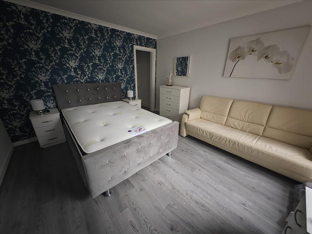 Property Image 757ebde9-0850-4598-8810-629ed0e29165