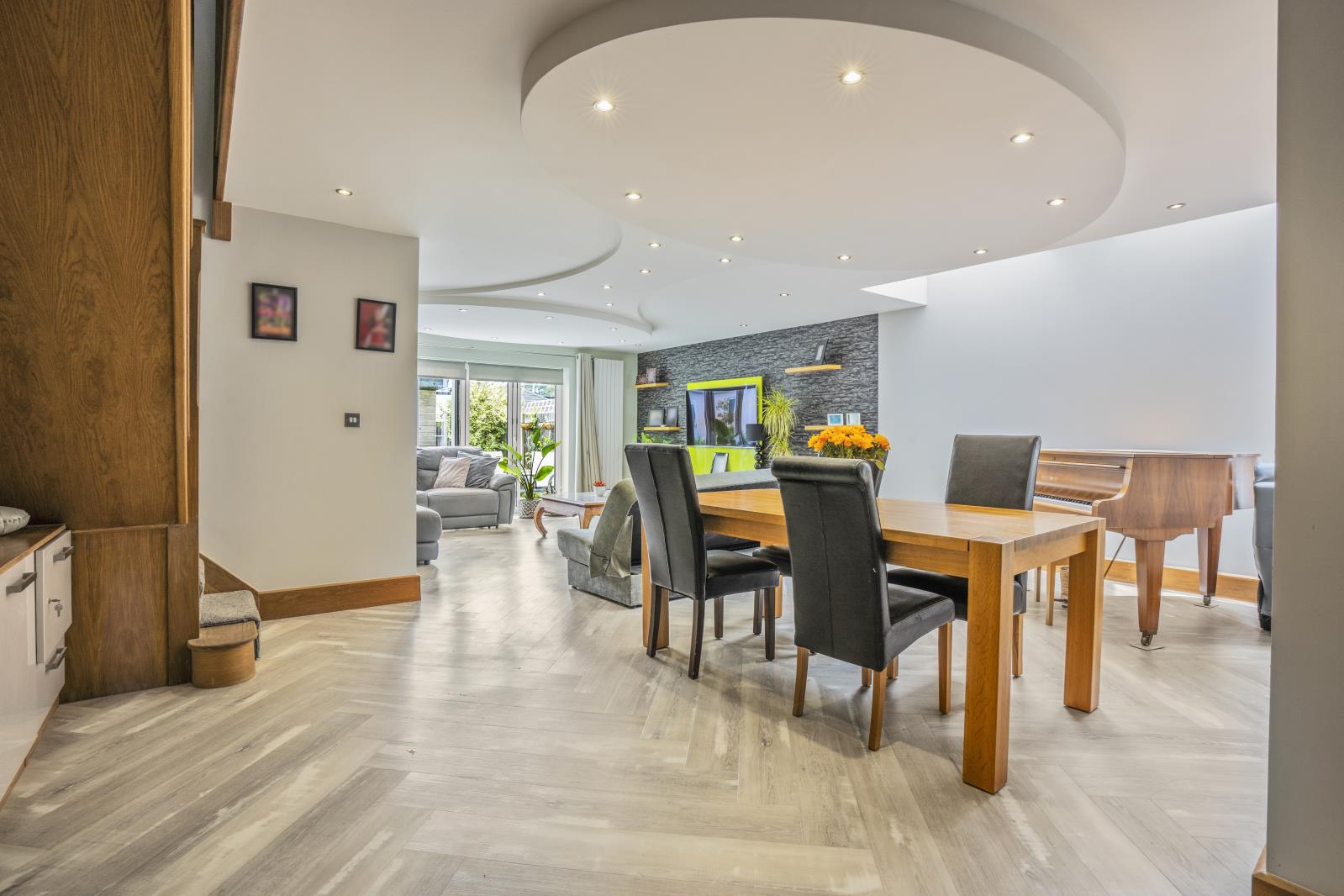 Property Image 762542aa-04e9-4ecb-8bc0-f36052d16919