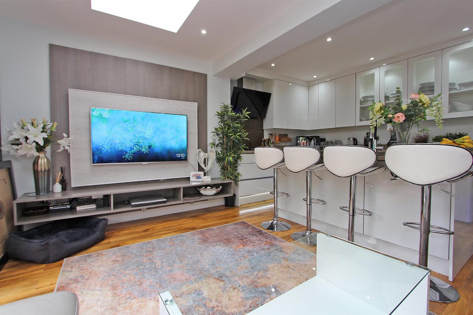 Property Image 762a15cb-938f-49a9-8947-7c69c1ac8e39