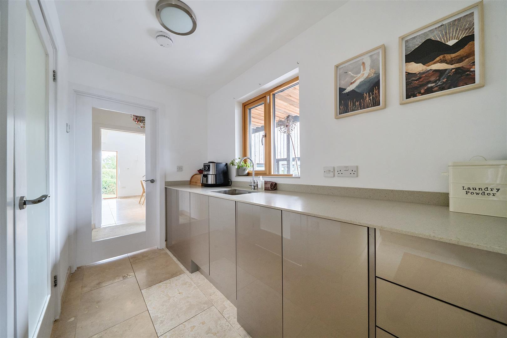 Property Image 762d64cc-8333-43ef-be6b-2a74bd021c06