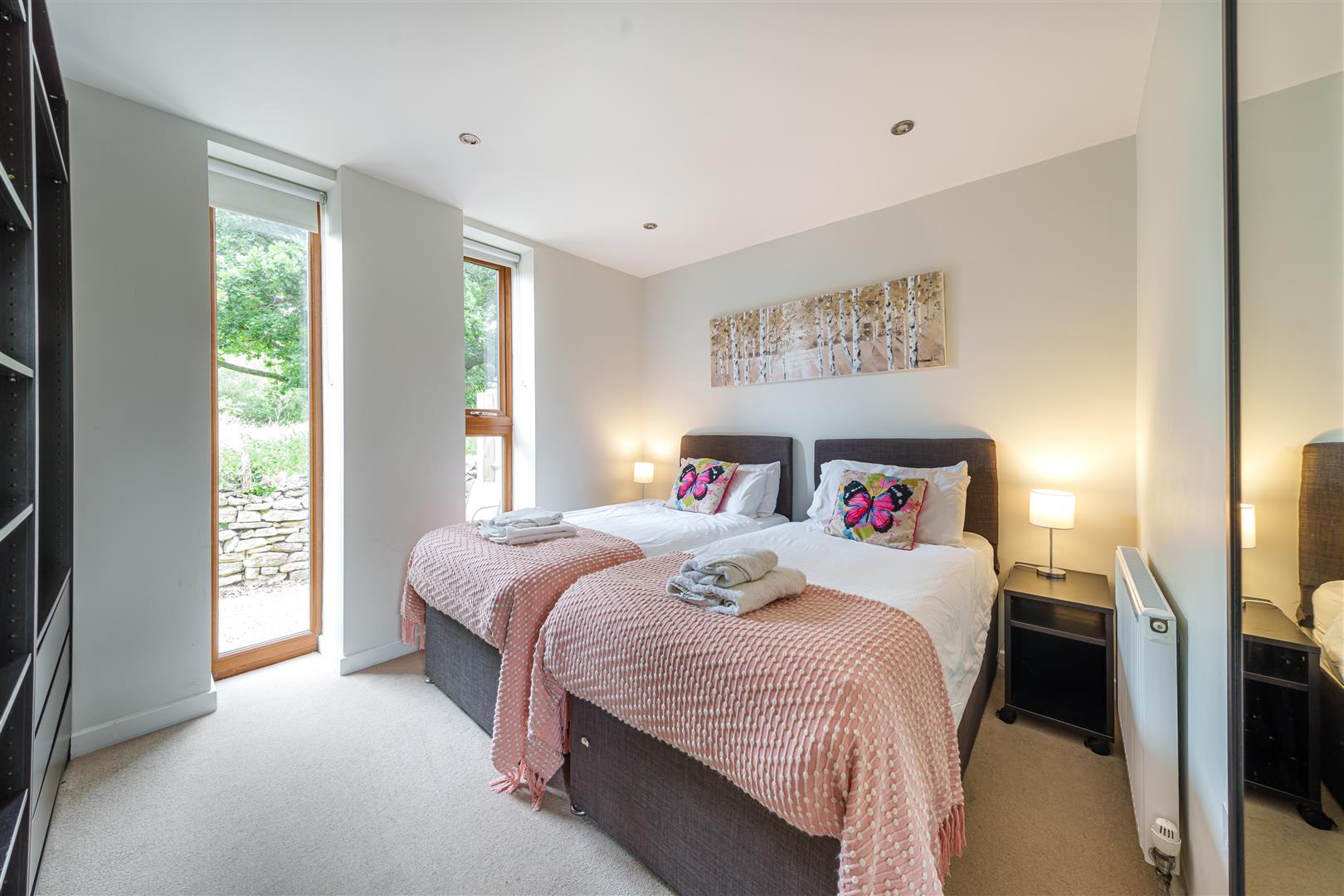 Property Image 762db66e-a6c7-4489-85cf-412e03e9a560