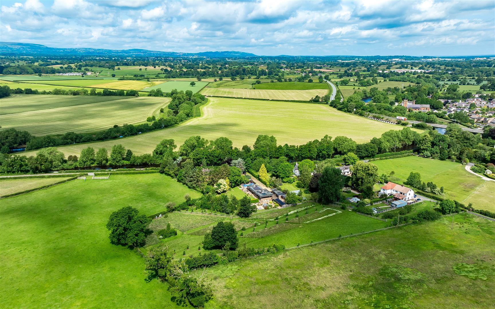 Property Image 763b0fb9-910d-48c8-8c29-02cdd17baa68