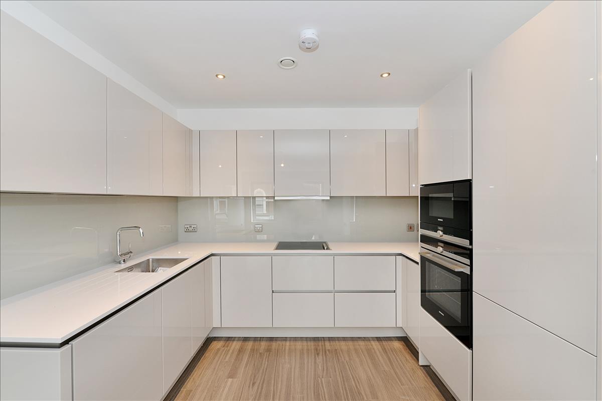 Modern three bedroom apartment available for long let in the heart of Dalston