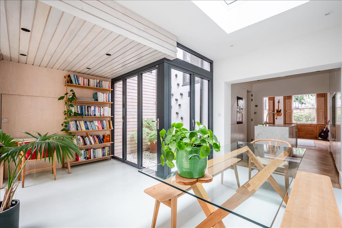 Property for sale, Warneford Street, E9. Internal courtyard