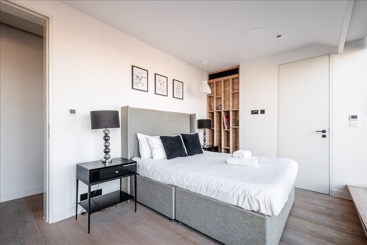 This stunning seventh-floor penthouse sits atop a beautiful Edwardian building, offering nearly 1,700 square feet of luxurious living space with three bedrooms, three bathrooms, and breathtaking panoramic city views. Combining historical charm with modern elegance, this home is a rare find in the heart of London.