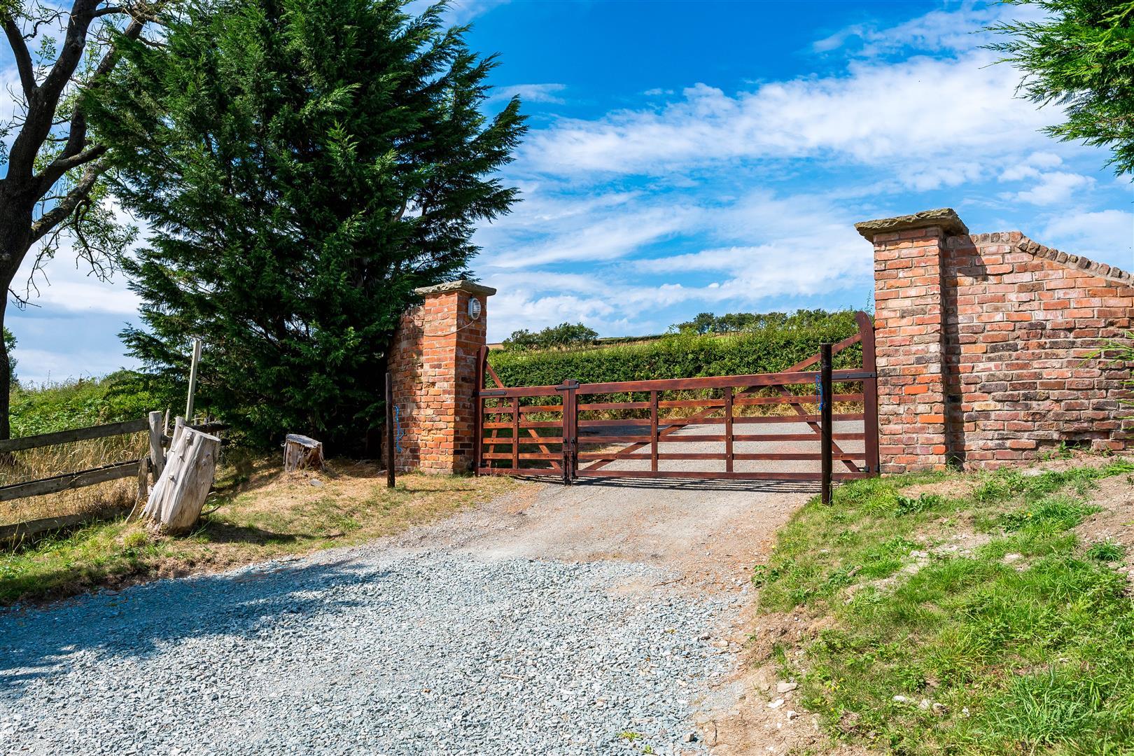 Property Image 7761b374-c29e-4ae2-998f-2ee121f85dd4