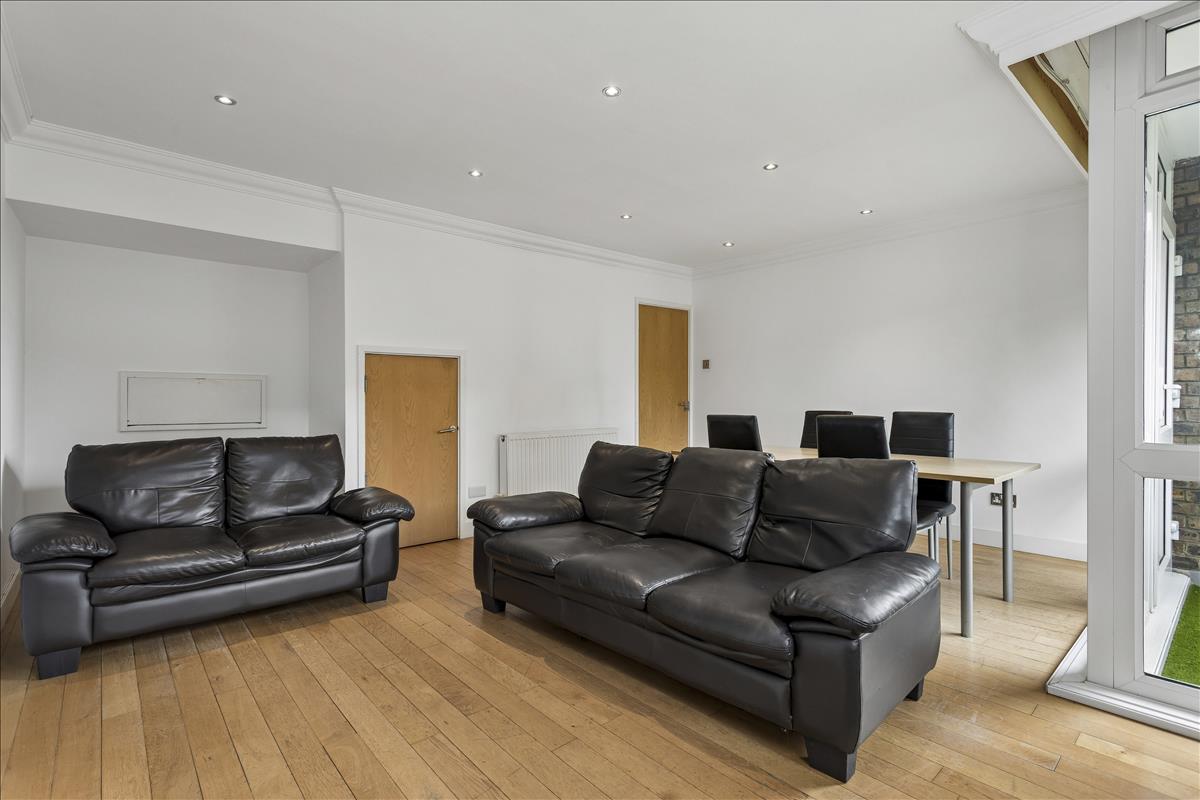 Property Image 77730376-9463-4f3d-adb1-ad5fdc944054