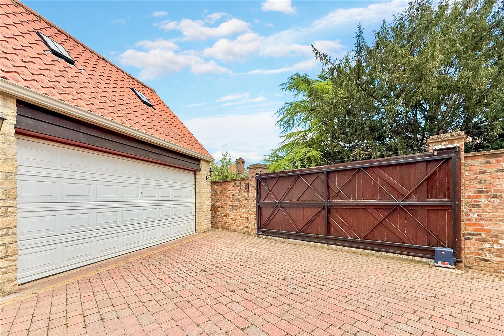 Property Image 77fa41ce-90da-4e1b-9a97-a433e38d0192
