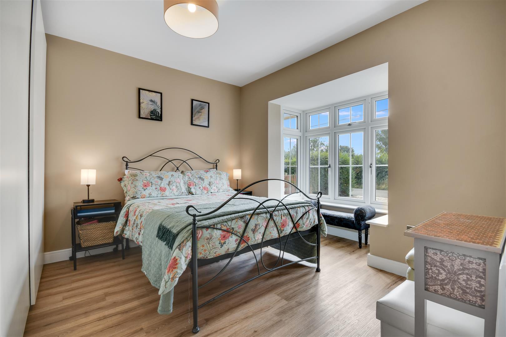 Property Image 77ffbda2-1231-4eb6-8b44-45e7b9054721