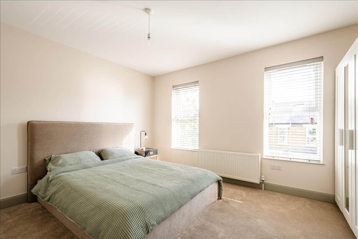 Newly refurbished four double bedroom house with garden for long let on Bushberry Road E9 Homerton
