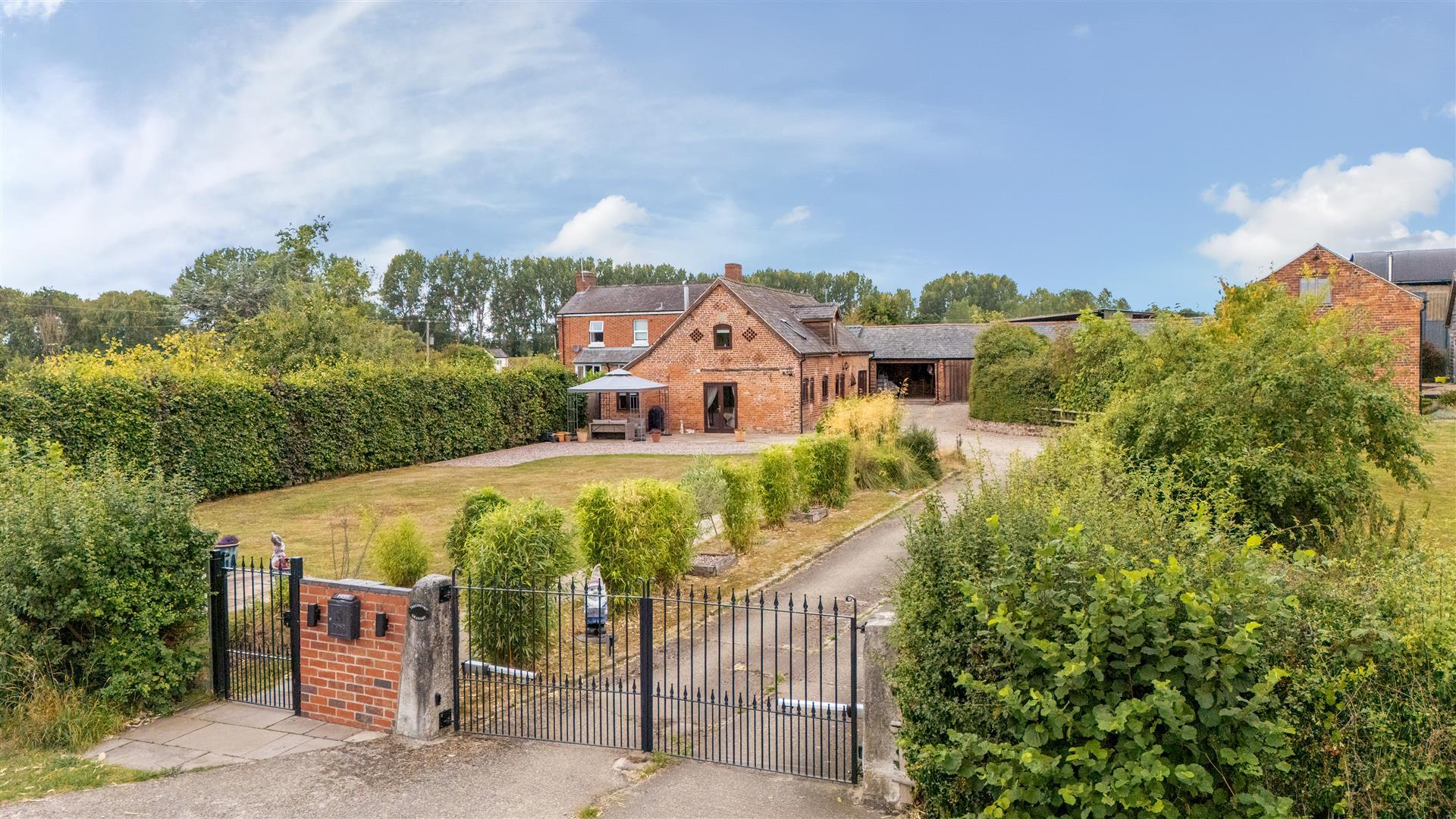 Property Image 79834e89-bced-42fe-b2ee-66bdfcfb3fec
