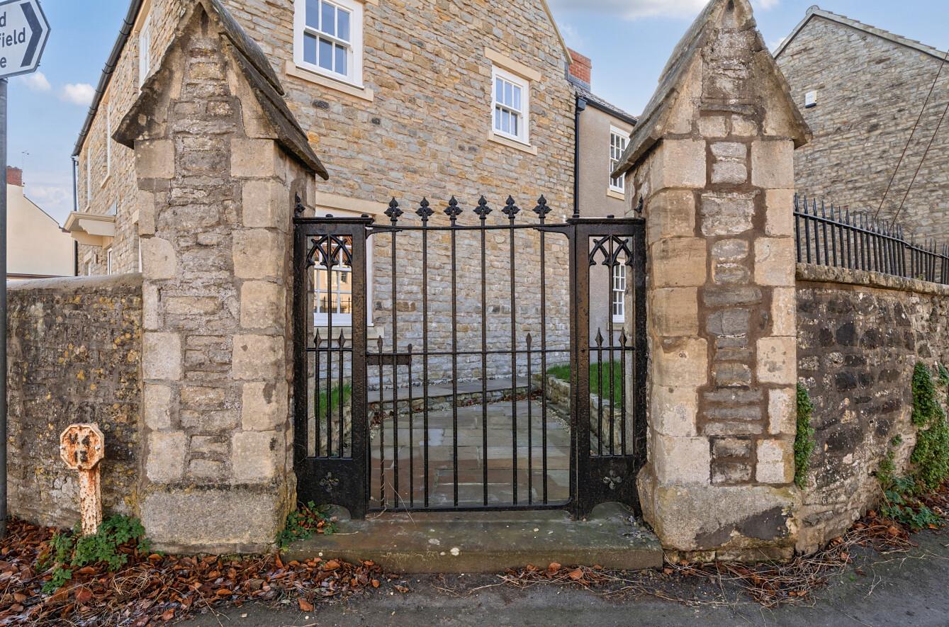 Property Image 79e175d6-837a-4e91-9320-59f0a5ddad47