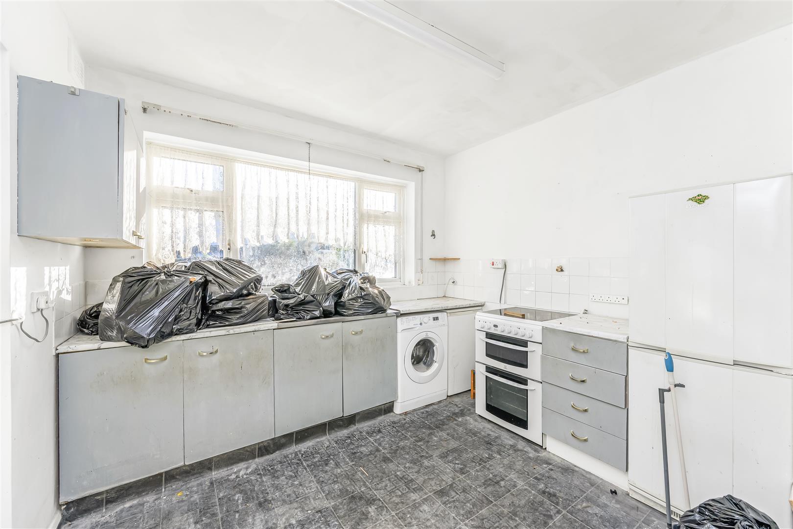 Property Image 7a29ddec-b80b-43e2-889f-07cb1e07a1ba