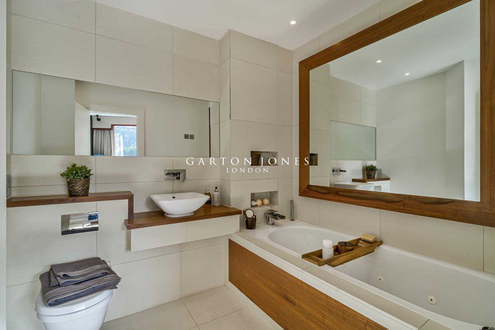 Property Image 7a43d499-0d53-4418-8257-a365092eb6c8