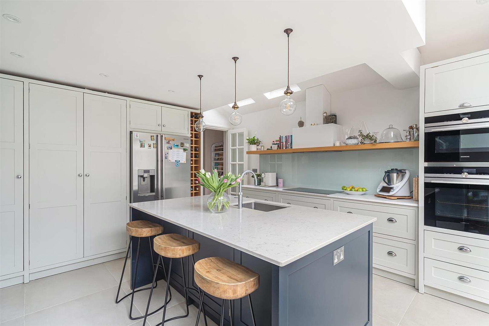 Property Image 7aa7a3c8-8c12-4b09-9045-d6f3e3b8c8a2