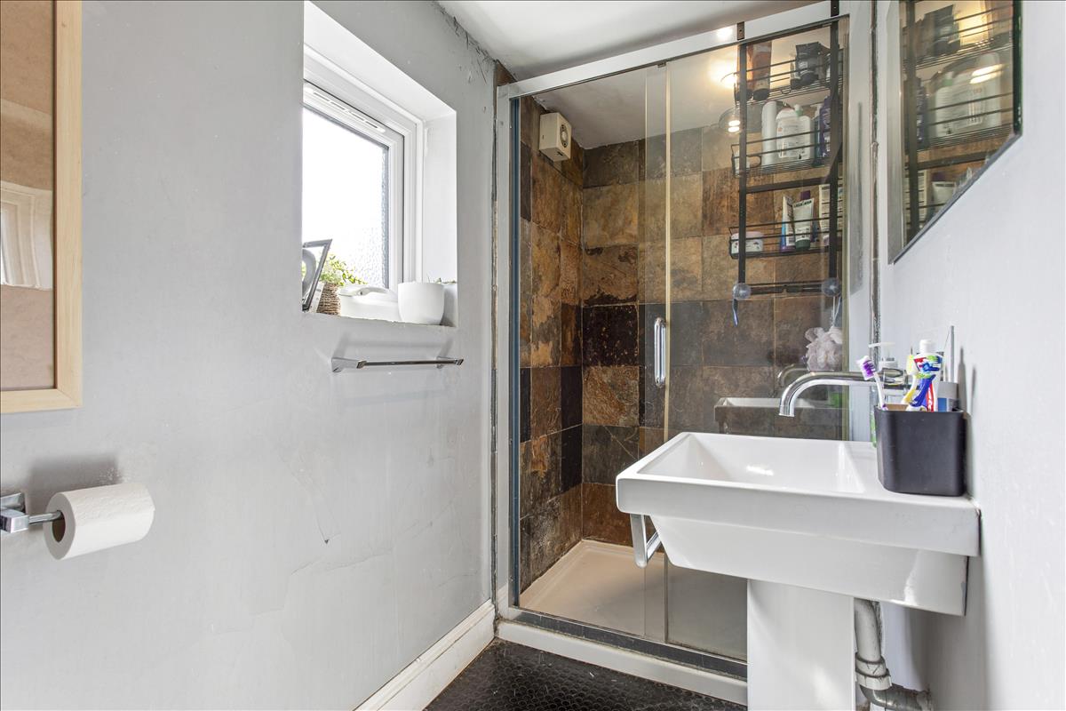 Property Image 7b730ba8-2e18-43e7-894d-42b2ca4cdd37