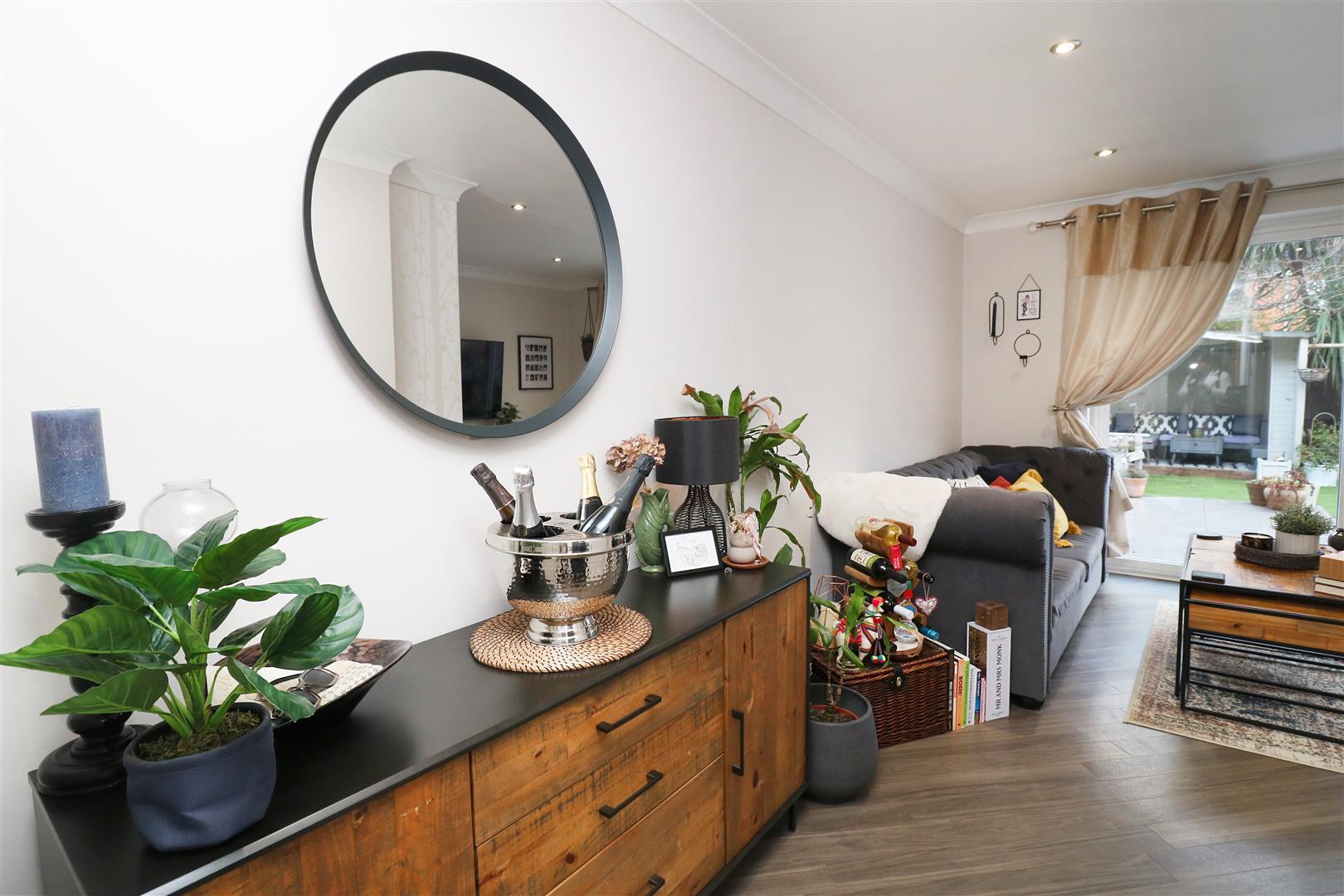 Property Image 7b81d8e5-fc61-48d9-81b1-4bd3a4712e8a
