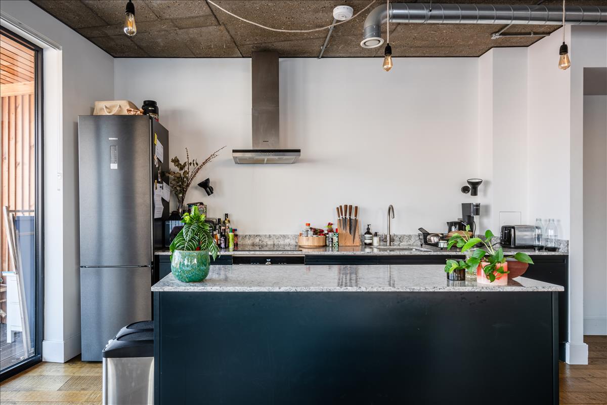 3-bed flat for sale The Fisheries, Lamb Lane, London Fields, E8.  Island