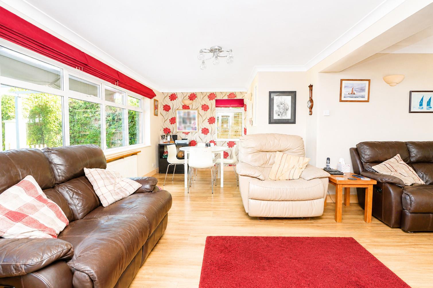 Property Image 7c447492-ad15-4b15-8948-33077113bb73