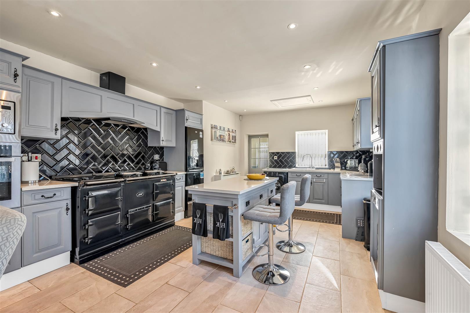Property Image 7df52fd8-2723-41ad-a19a-35577927d9f9
