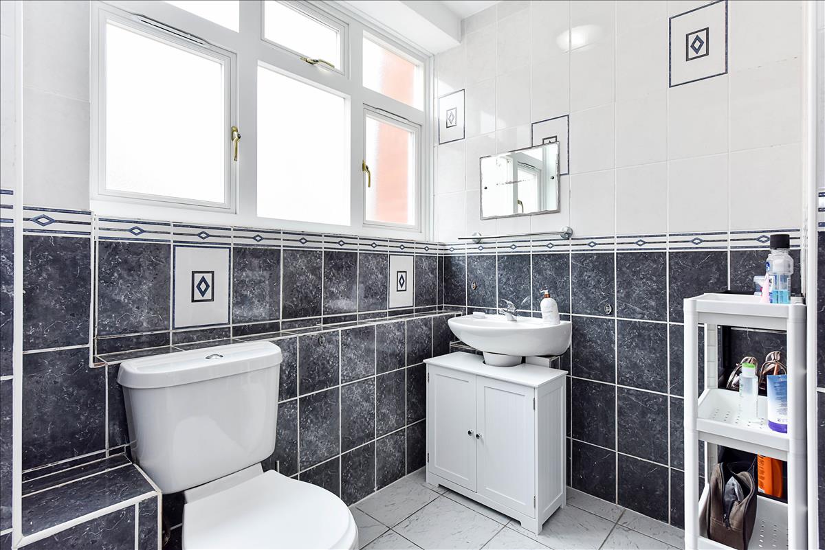 tiled, bathroom, rental, lettings, wc1, three, bed, bloomsbury