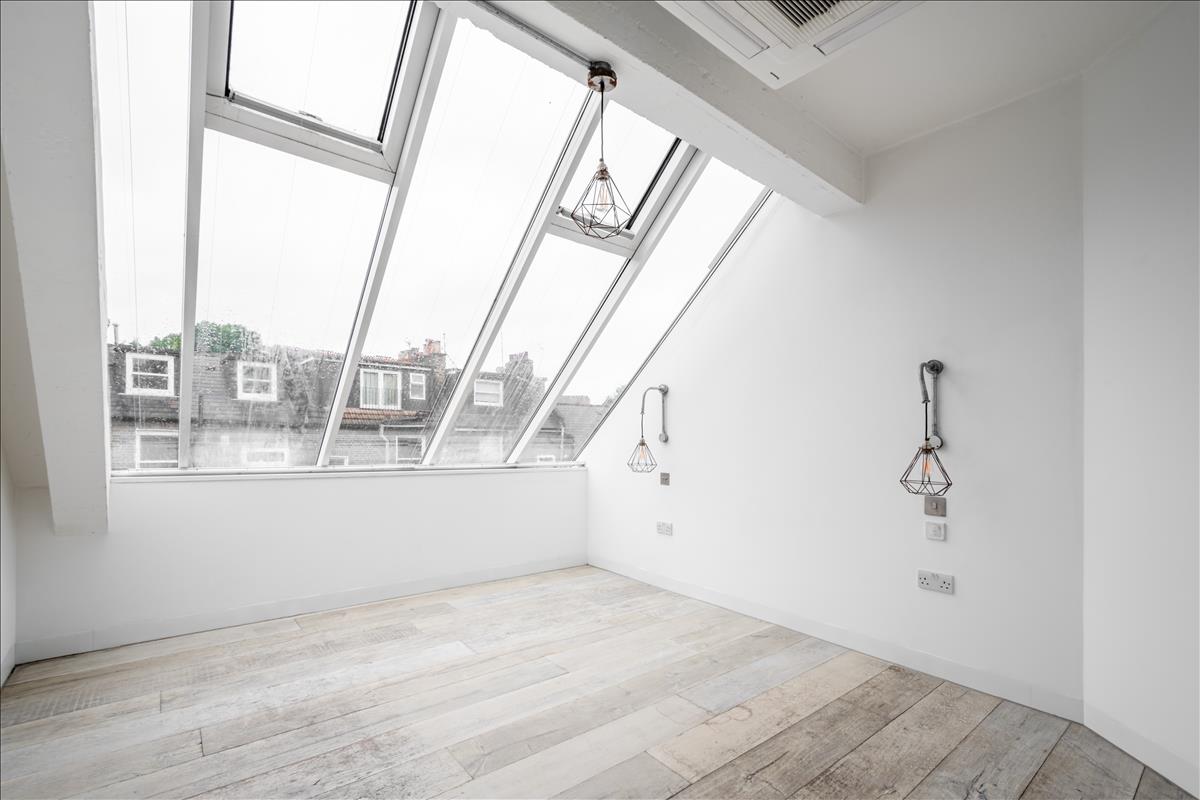 Property Image 7f821579-7fd0-42e0-95b3-550bd04687a2