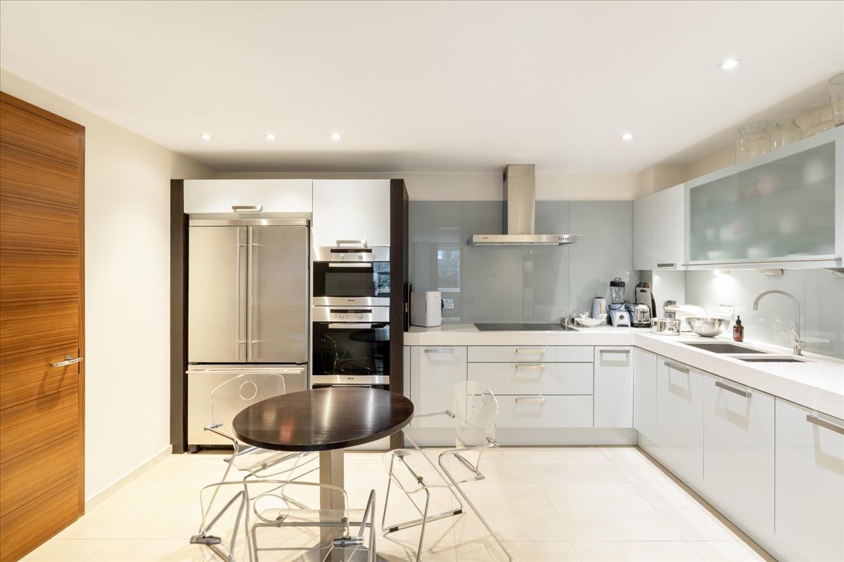 Property Image 7ff8bd70-8ae6-494b-bc75-d461f9f37553