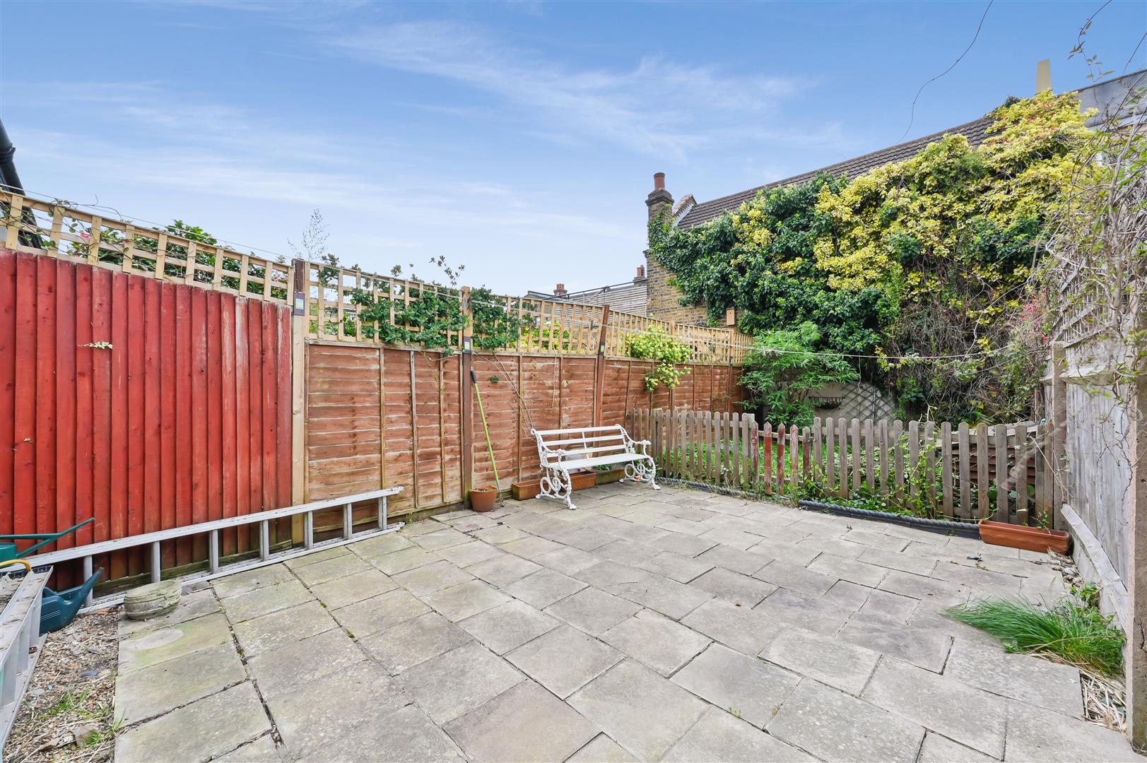 Property Image 808a72e2-ce9e-4003-bb76-2a5498975f9c