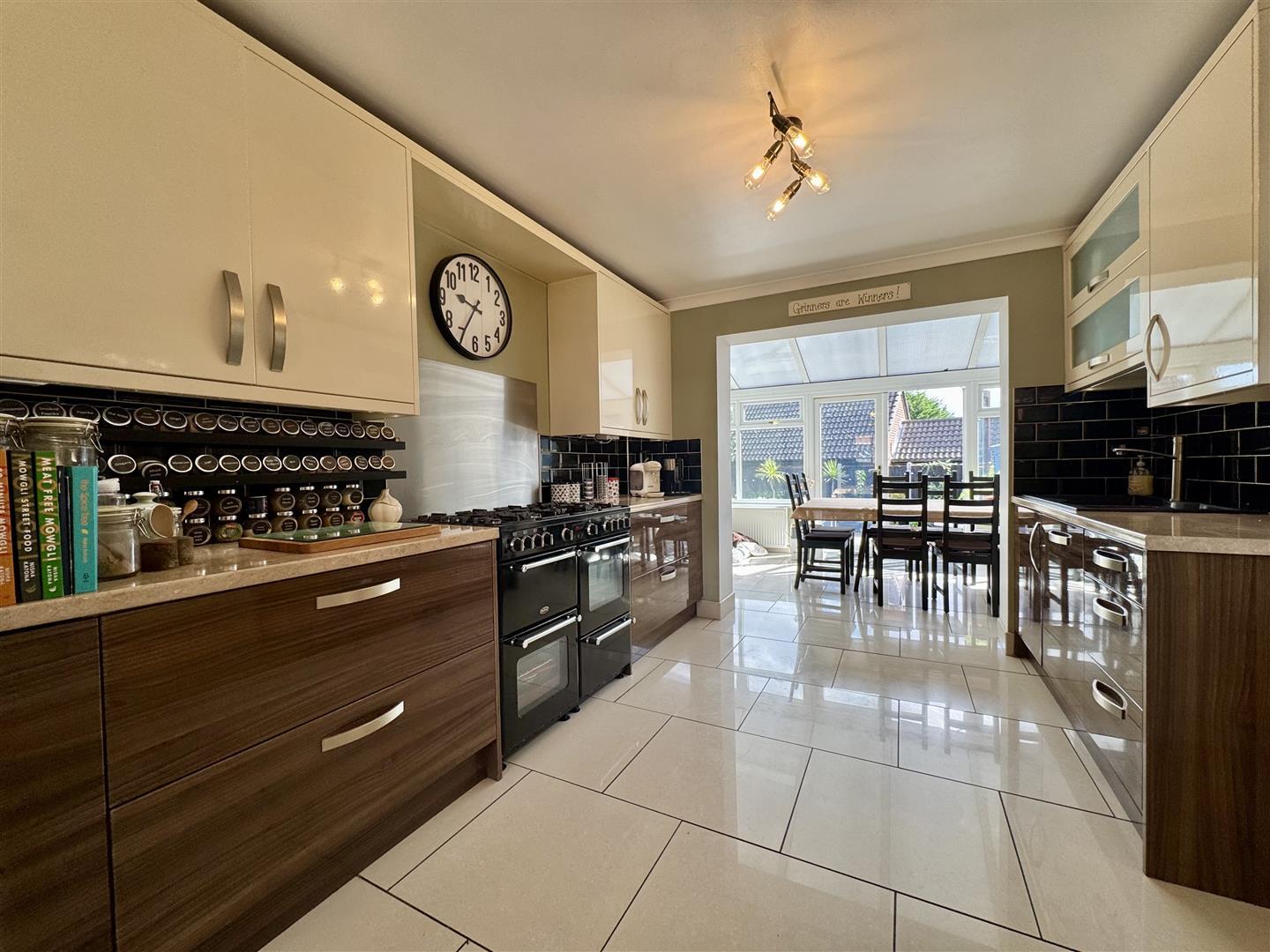 Property Image 80b0d795-a1f6-41a1-bbf5-0a562d6bfaef