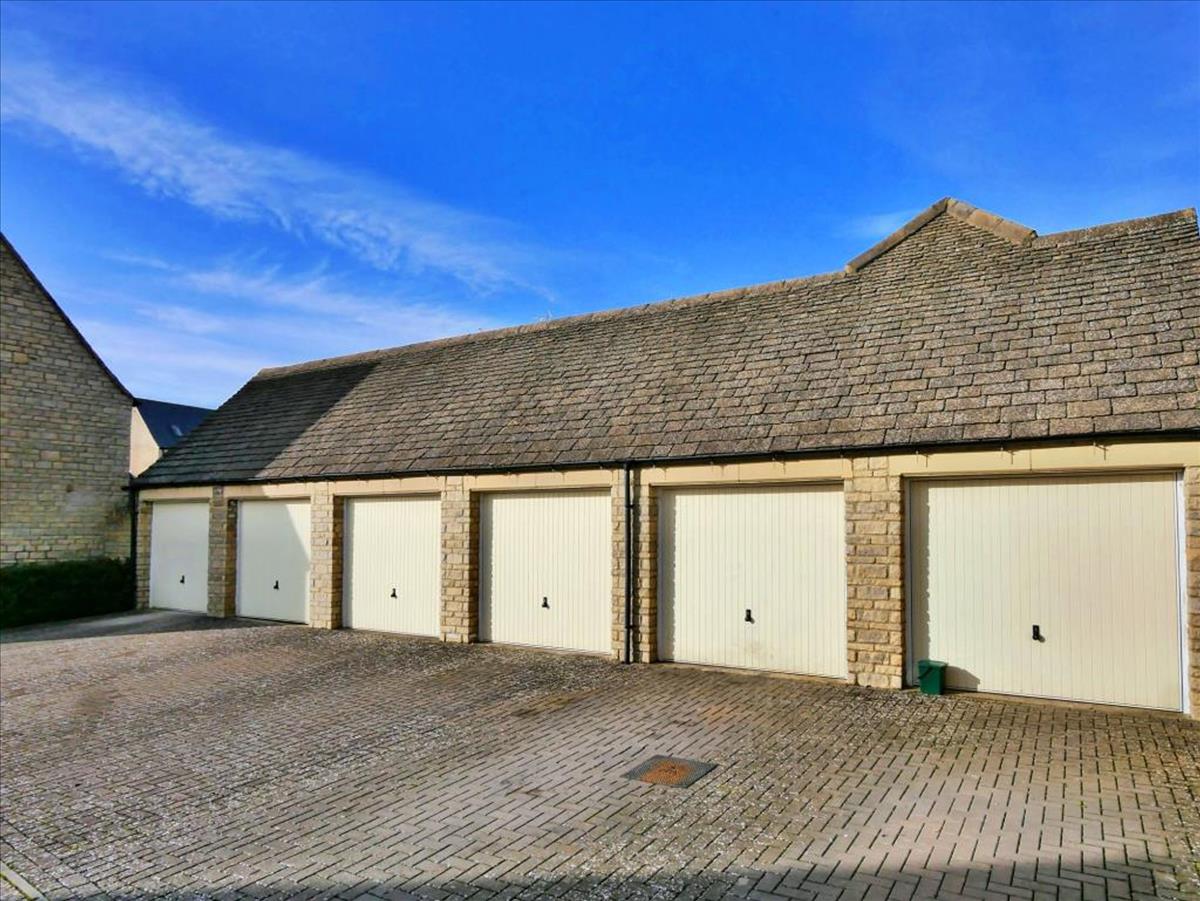 19 moss garage_lge