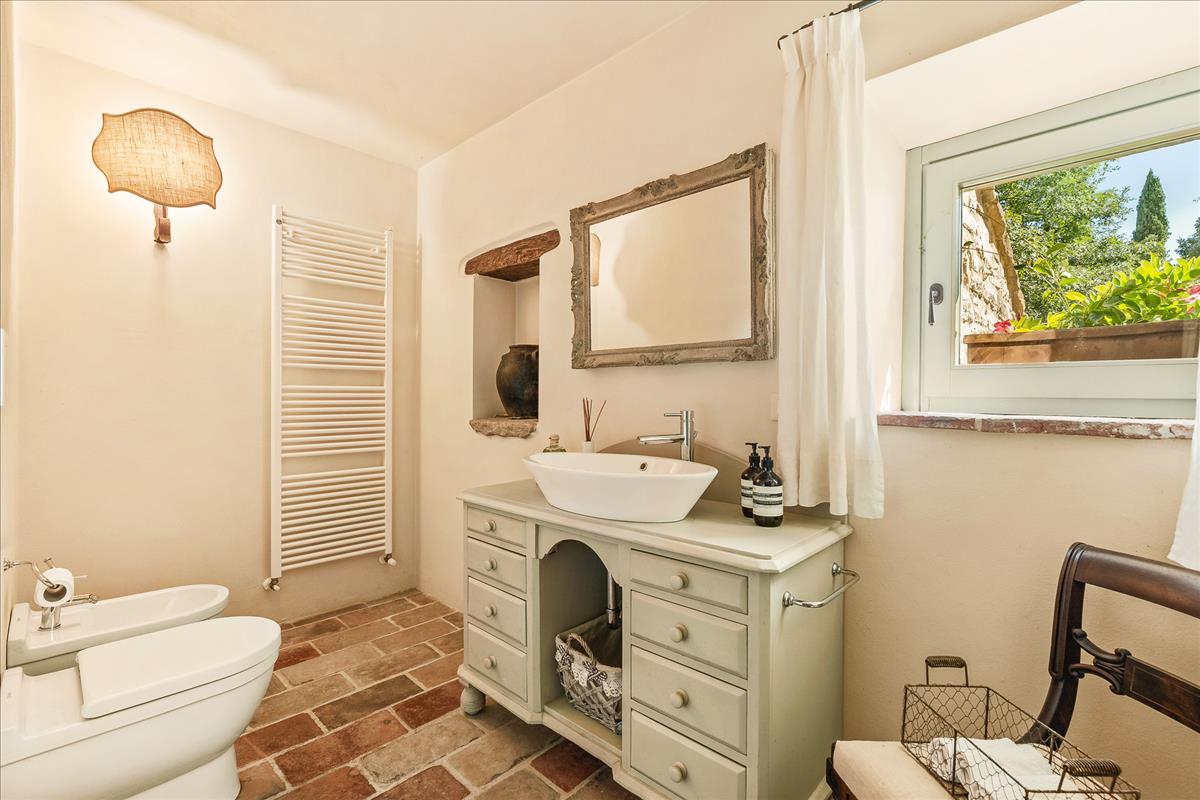 Property Image 8194ddee-788d-44d8-ae9c-6d8c3d3fc050