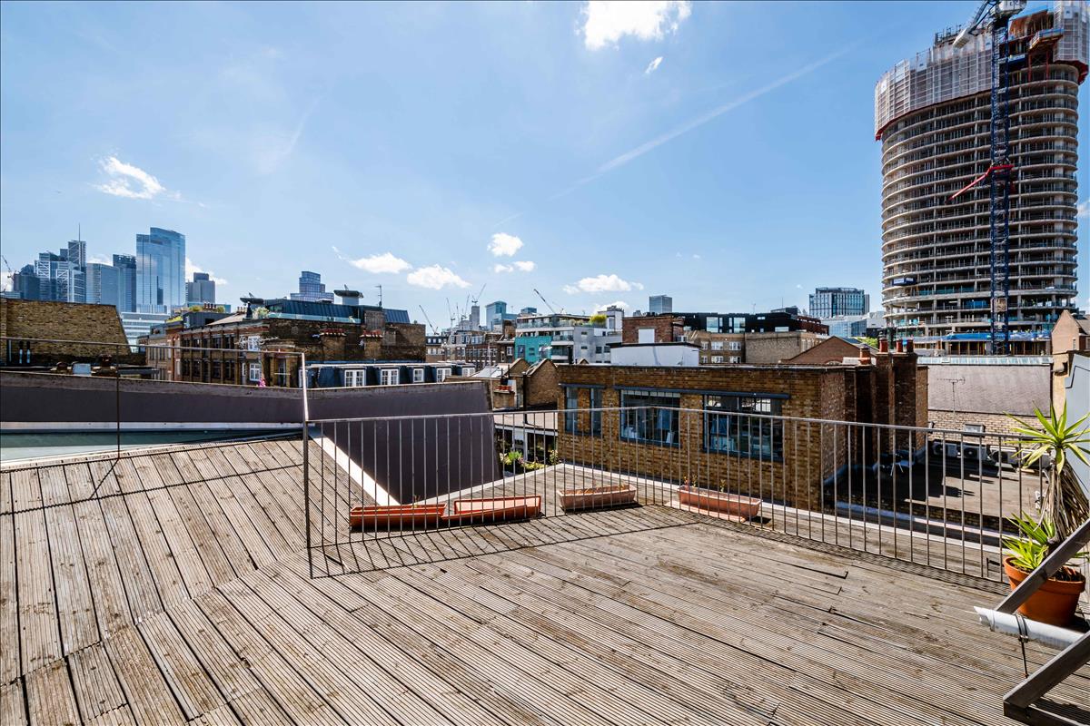 Three bedroom penthouse apartment for rent on Charlotte Road EC2A