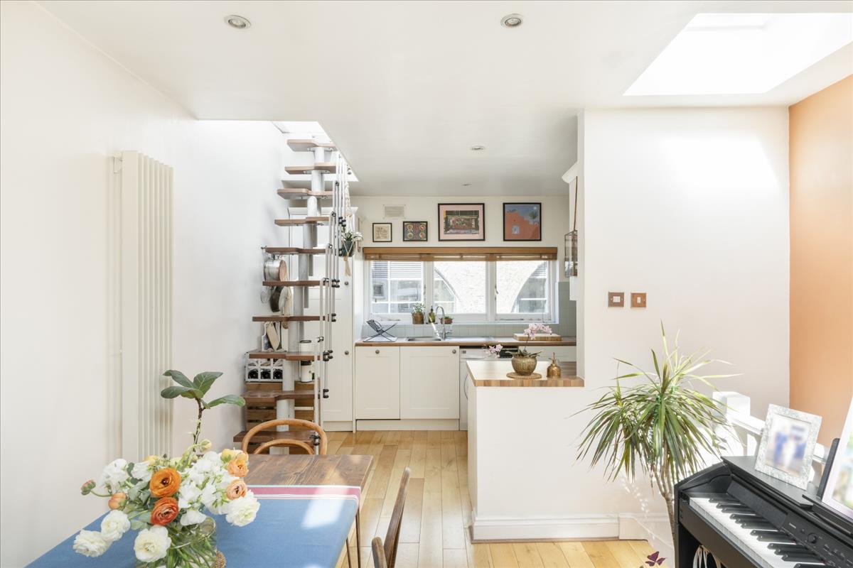 Property Image 820174da-5980-49b1-8cc4-585c75ed354a