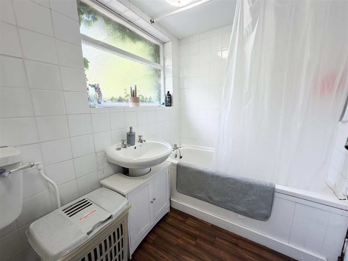 Property Image 823ec546-e864-45f5-83e2-a43c47b3386d