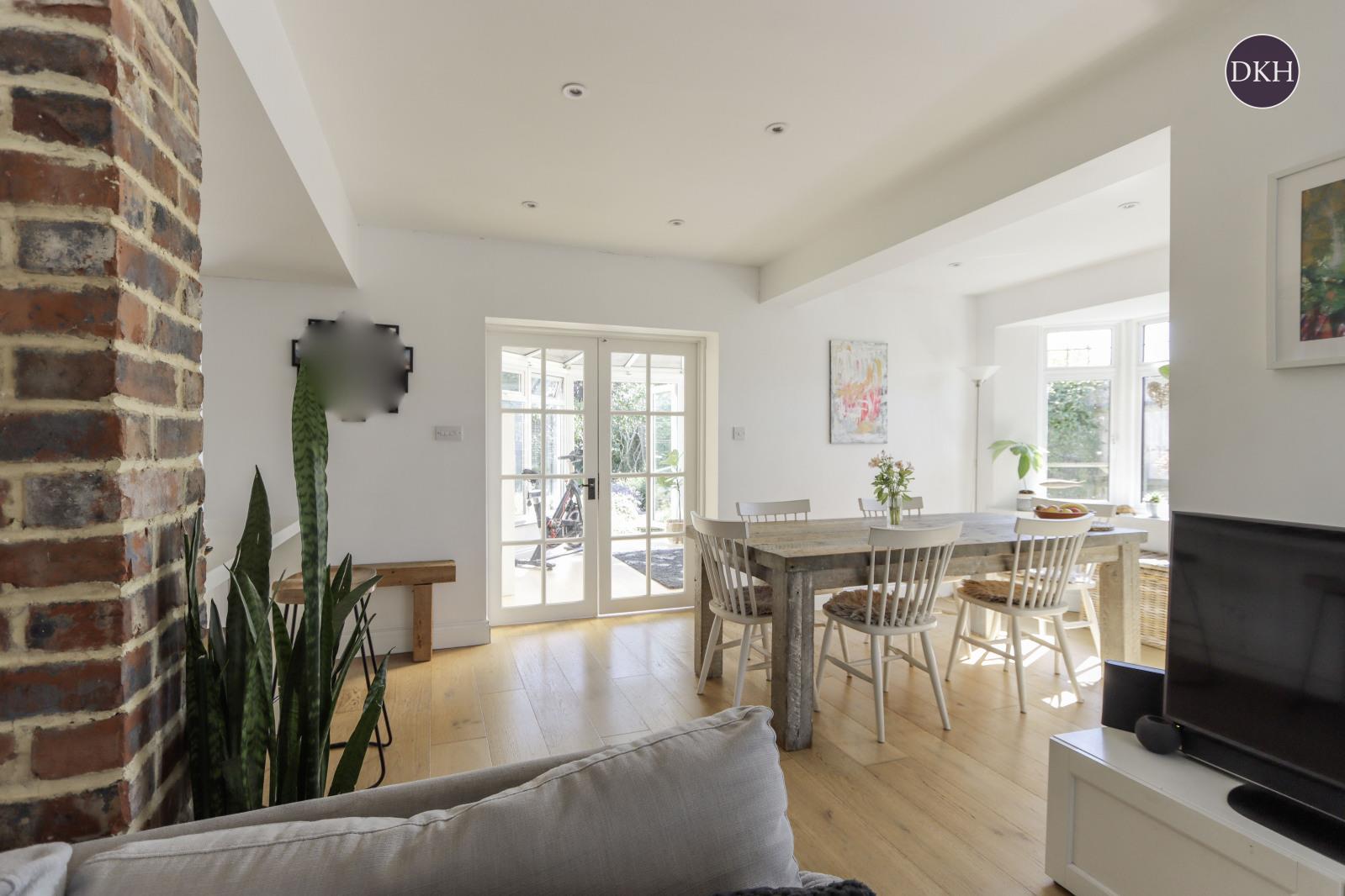 Property Image 82e31d5a-ae97-4a36-8cee-5b8590792b3b