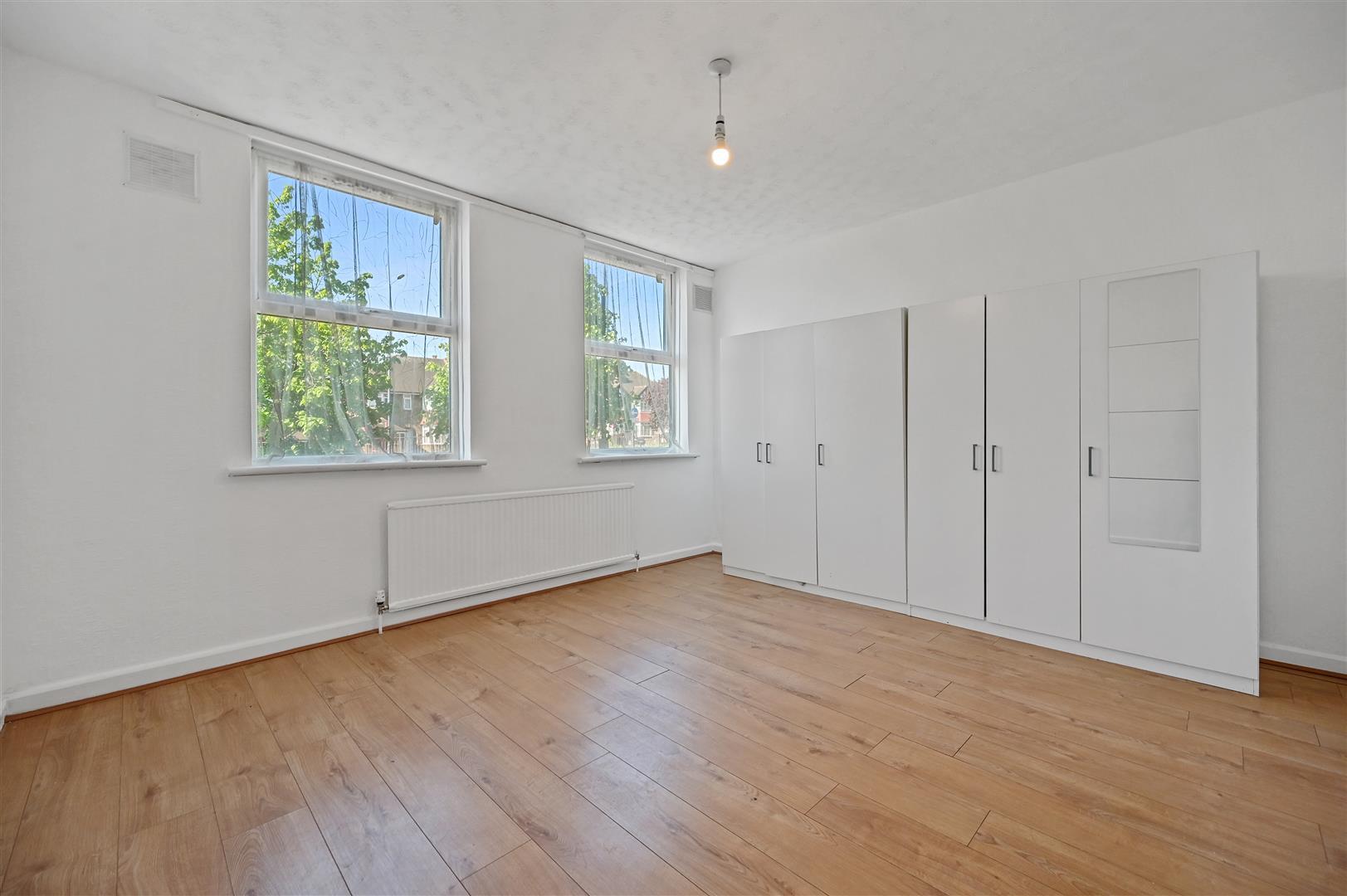Property Image 82fa5eca-b244-41d7-b46b-eeeb7172e7c1