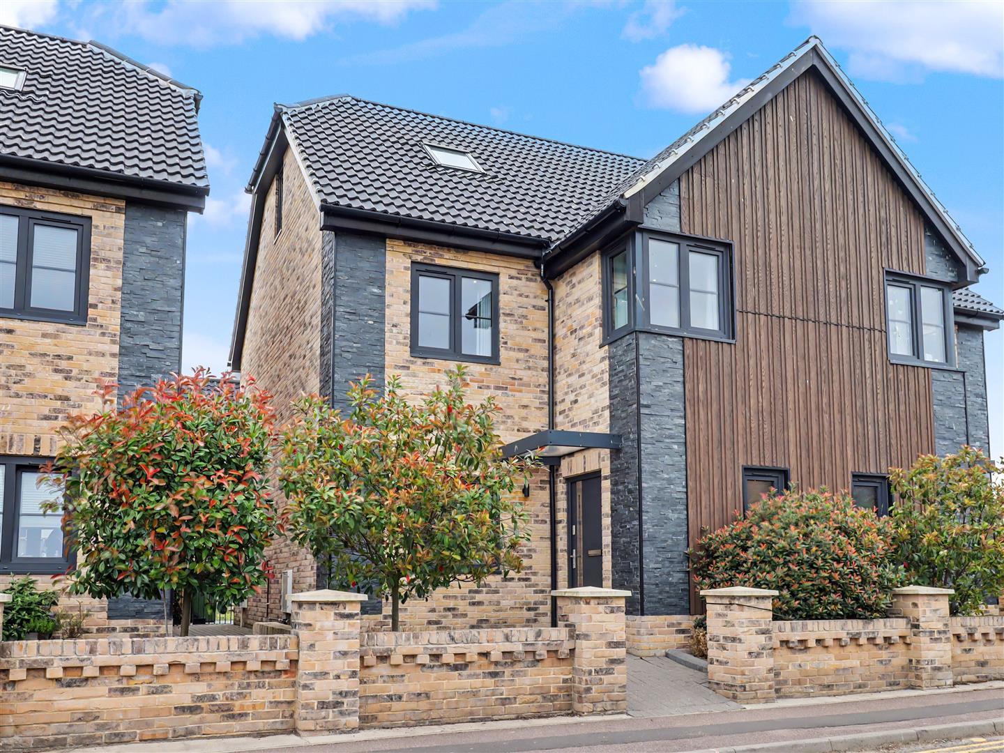 Property Image 832041b6-268e-436b-91b0-308d87c6cf92