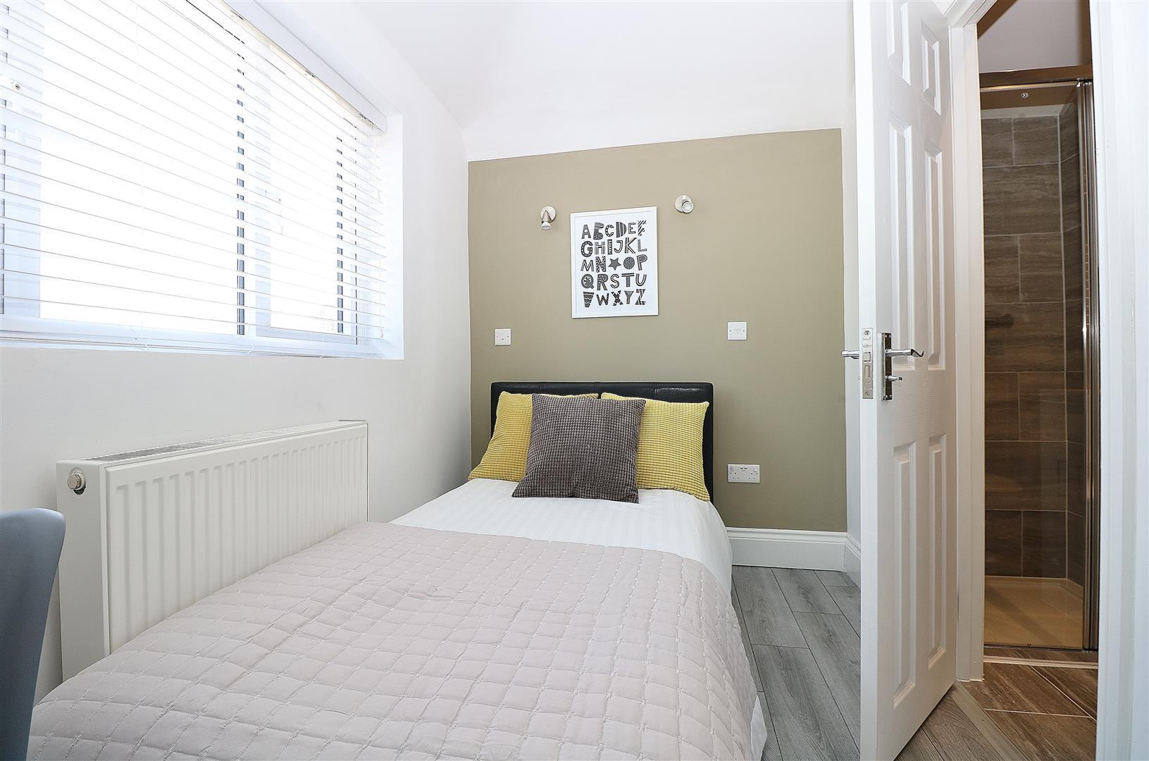 Property Image 8327e699-97a2-42b2-8c39-564bd6d2afe5