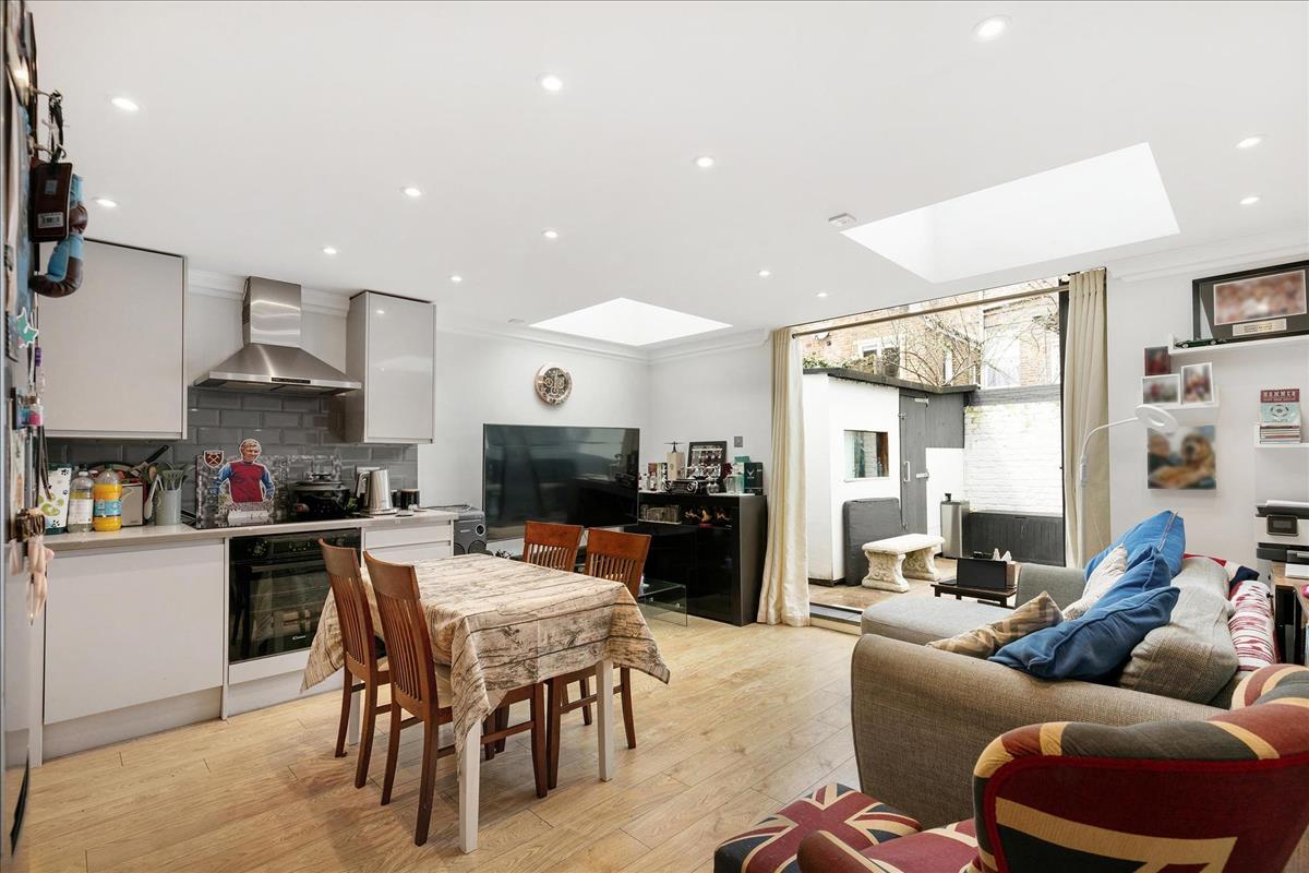 Property Image 8337b3fe-a2f3-4f81-a8c1-c93055e2324e