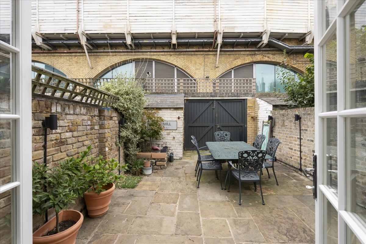 Property Image 834736d4-6c23-439a-966f-f307ab5bfd9e