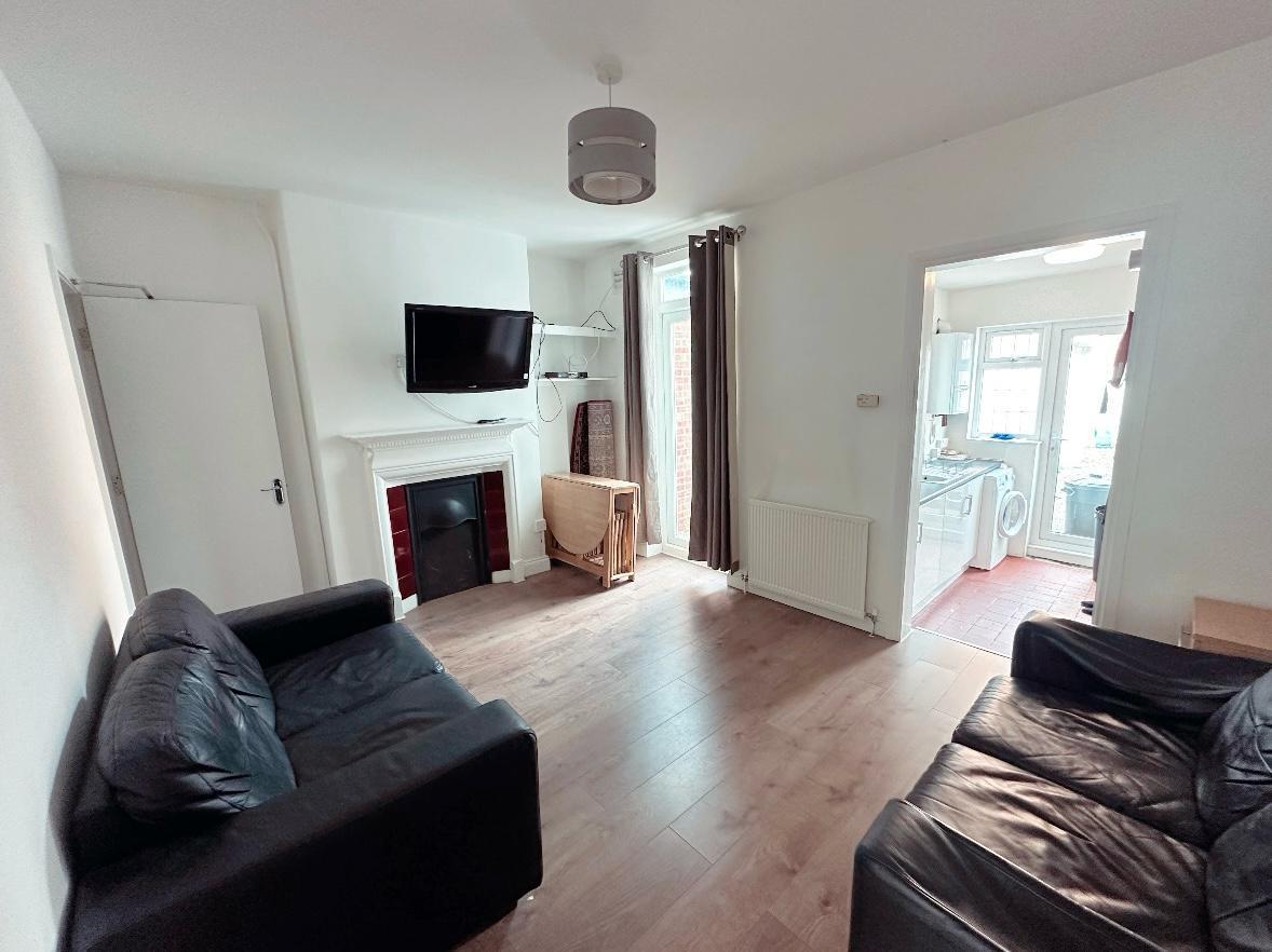Property Image 837ab6c6-d7b1-4832-aa87-2eb52b68c191
