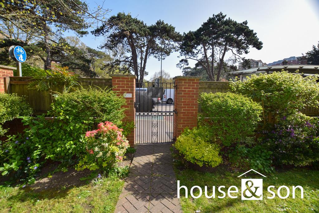 Property Image 8382e329-9e20-42d8-9d19-3acc455734a5