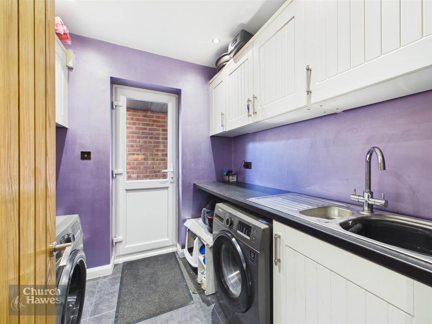 Property Image 83ca708c-2349-4219-9cb8-7fe80edea321