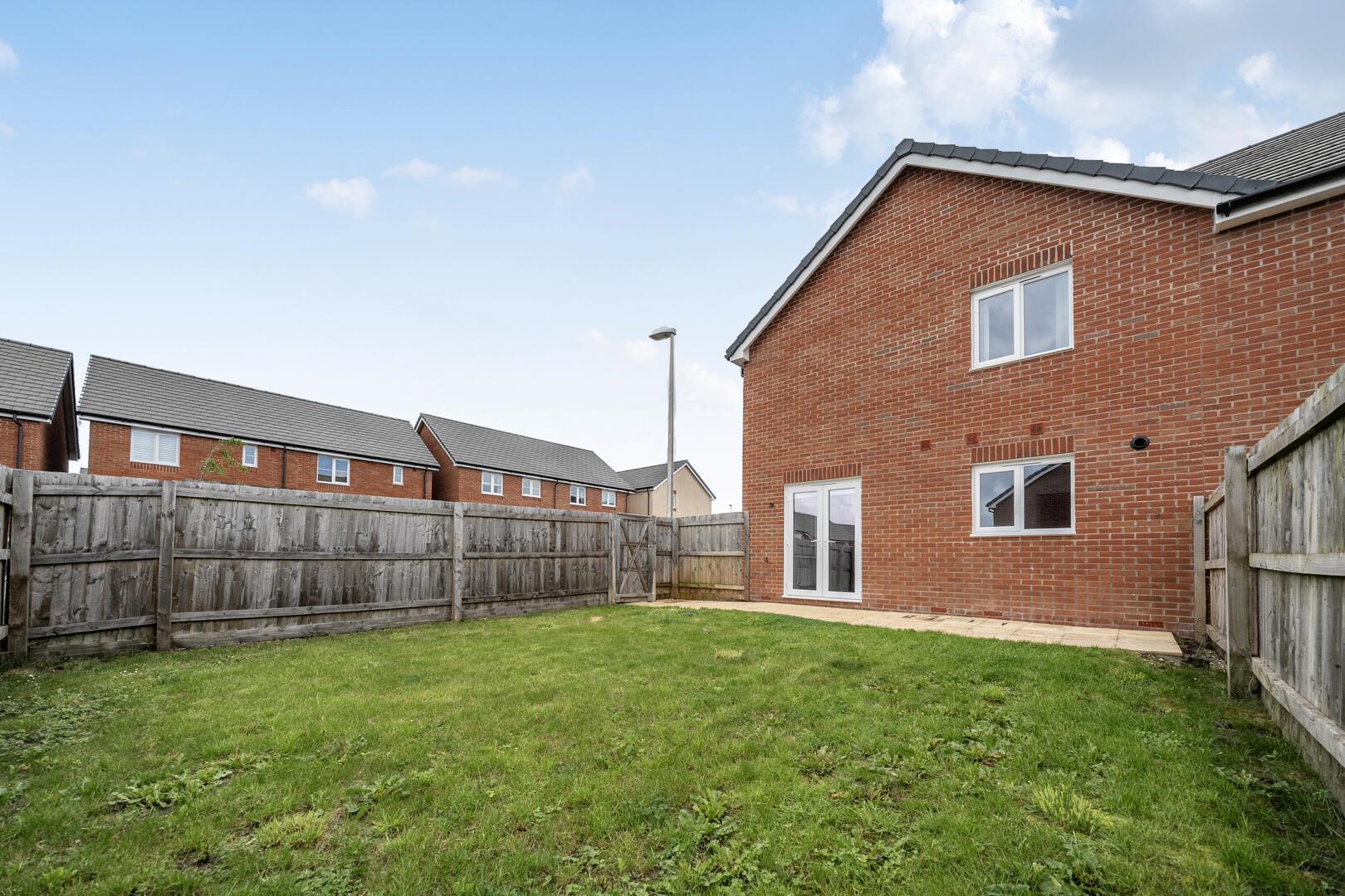 Property Image 83da76f0-8d42-473c-a03a-30d6855272e5