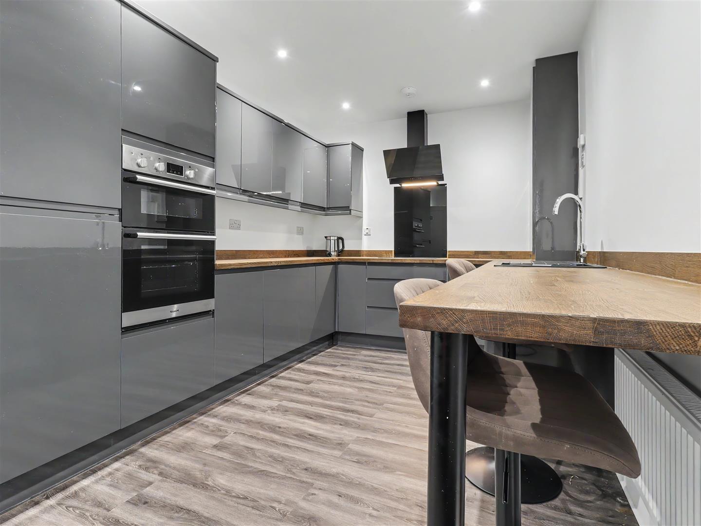 Property Image 845b9180-fae0-4e98-ae3b-baf319b3d7d3