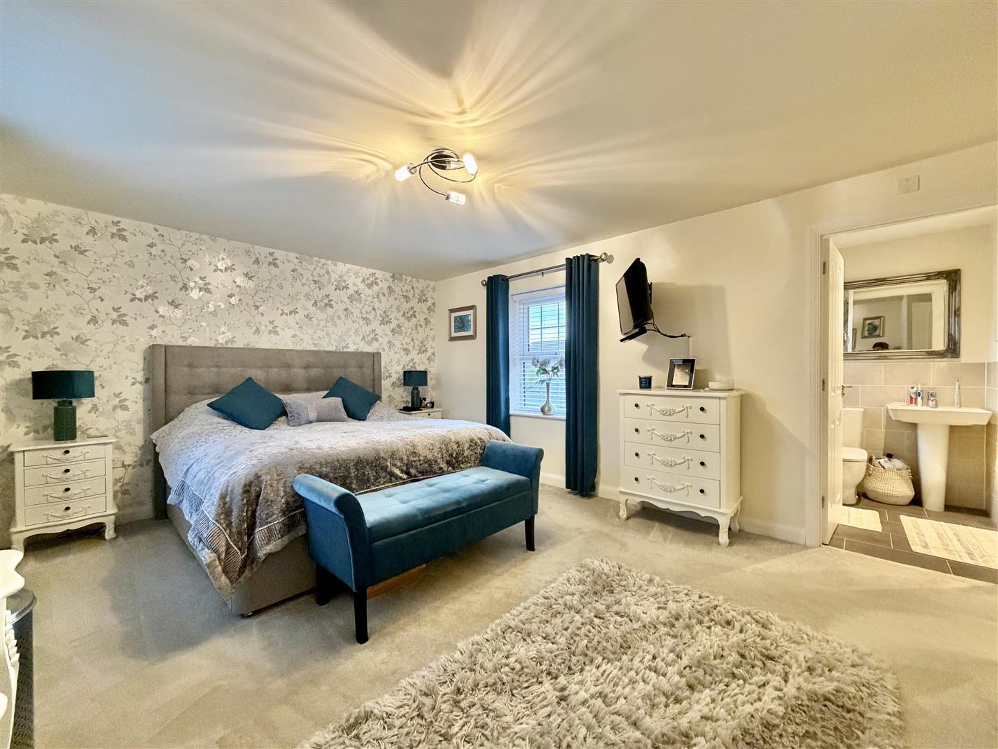 Property Image 8483e7ab-80e9-473d-8e94-6edd553a1d02