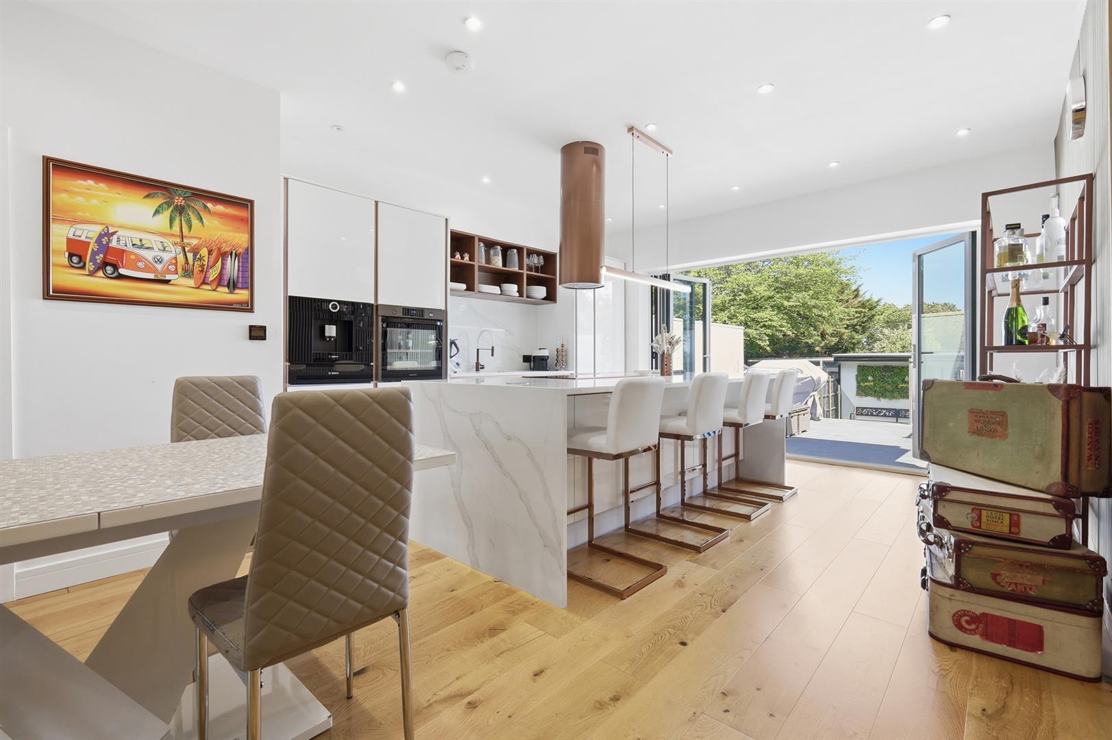 Property Image 84c83293-5e66-4cbf-bbf4-f8b82e538e43