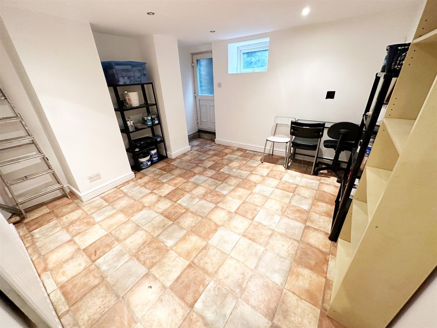 Property Image 84e3ec54-046c-43fe-bc27-9ecf21304b35